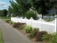 <b>White vinyl scalloped picket fence</b>